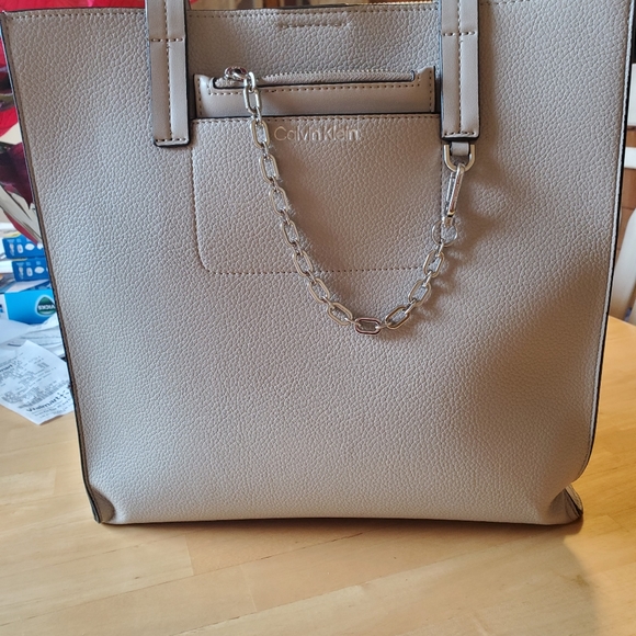 HOST PICK** CALVIN KLEIN HAND BAG - Picture 6 of 13